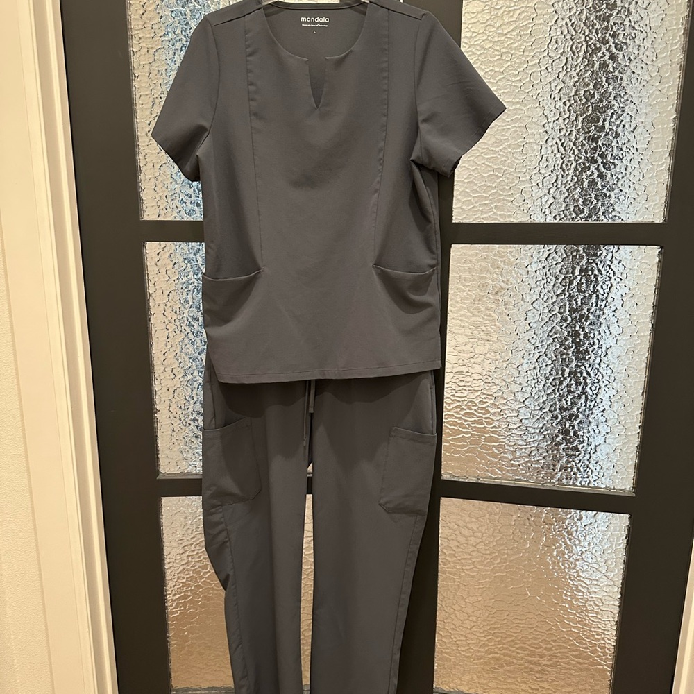 Mandala Scrub Set – Charcoal Gray – Worn Once – Size Large